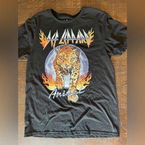 Def Leppard Animal T-Shirt, size Medium